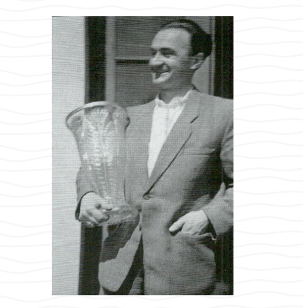 Stefan Maćkowiak słusznie dumny z Pucharu i I miejsc, Gdynia - Władysławowo - Gdynia w 1949 r.